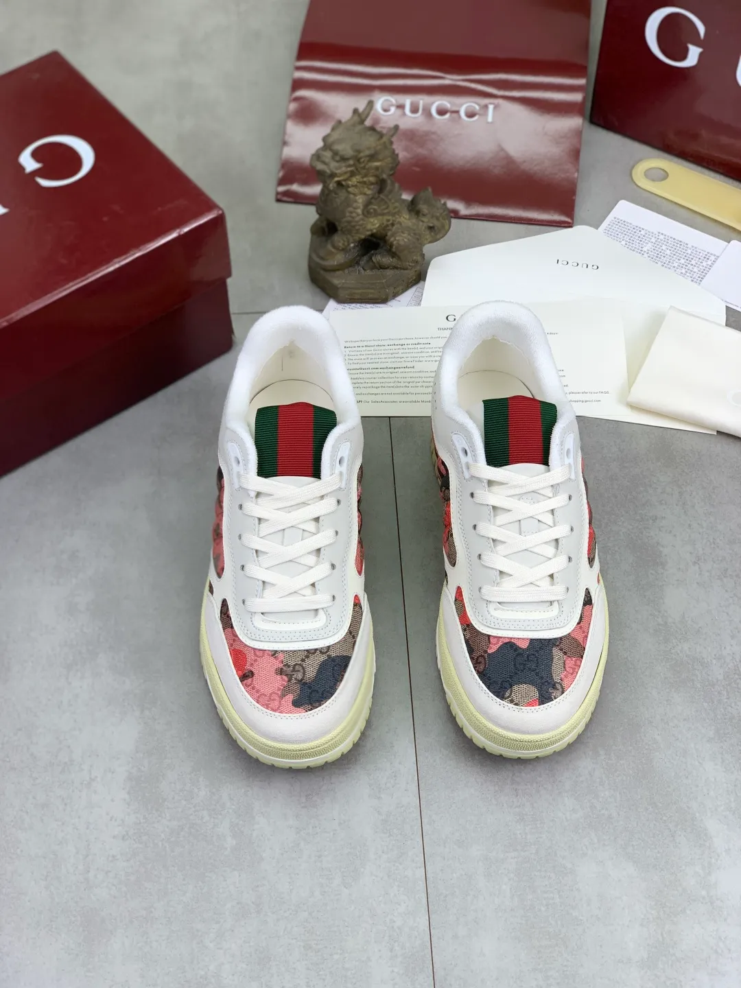 Men's shoes 💰P542 New Gucci autumn and winter low-end catwalk casual sneakers, top version! Oil edge craftsmanship. New model for early spring, creating a perfect style, cool and sassy, ​​c-position fashionable wear, classic shoe style with retro and futuristic feel, showing exquisite texture! Open mold to customize high-density outsole. Comes fully packaged. Size: 40-45 Fabric: Imported calfskin punching Lining: Imported original towel lining